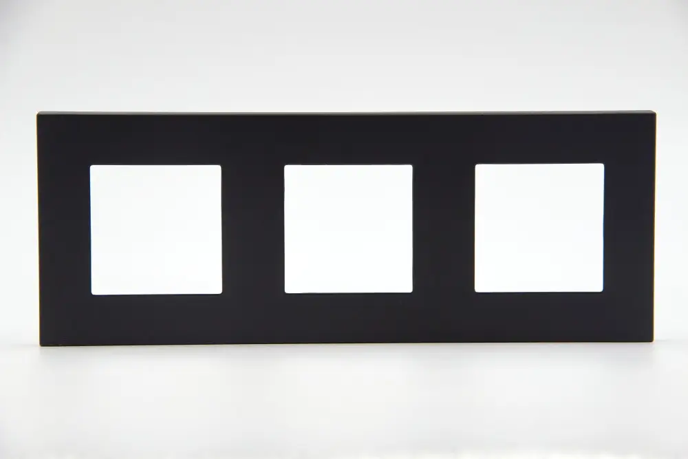 Z-Switch 3-as műanyag keret Fekete Végkiárusítás
