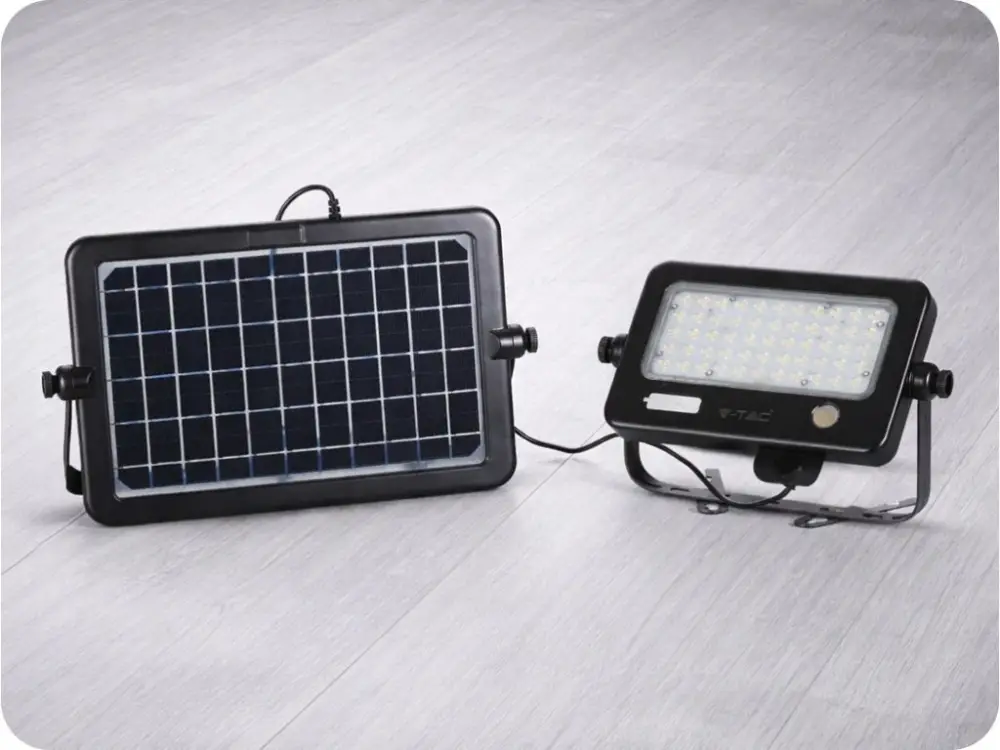 Olcsó LED napelemes lámpa levehető panellel, 10W (1100lm), 4000K