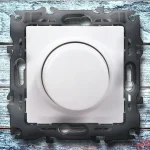 Dimmer LED-hez 200-250V + fedél, fehér [1000115201] Outlet