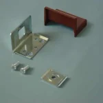FÜGGESZTŐ ELEMEK - SZEKRÉNY FÜGGESZTŐ 345-ÖS VASALAT 52×35×32 mm BARNA Prémium