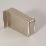 Azonnal elérhető FÜGGESZTŐ ELEMEK - SZEKRÉNY FÜGGESZTŐ 806-OS TAKARÓSAPKA BALOS 67x42x29mm NIKKEL